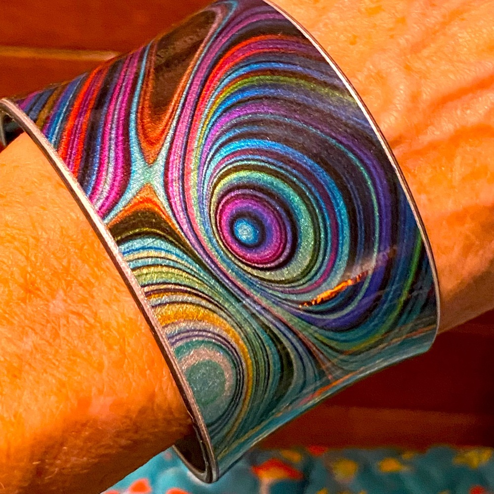 BUNDLE SALE 5/$25! Funky wide cuff,black lucite/multicolor metallic swirl - Picture 9 of 11